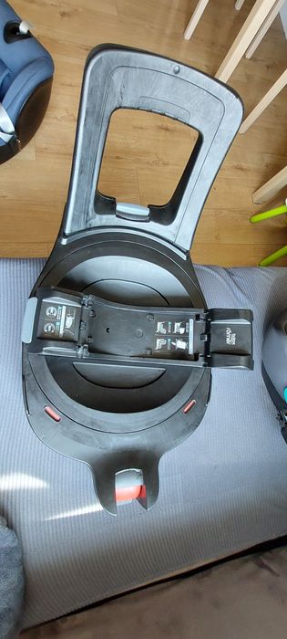 Britax romer 2 foteliki i bazą obrotowa