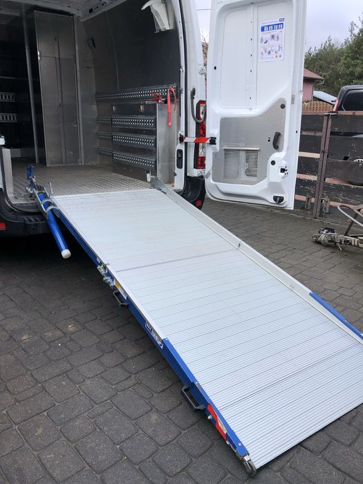 Najazd WM SYSTEM rozkładany do załadunku do busa rampa winda