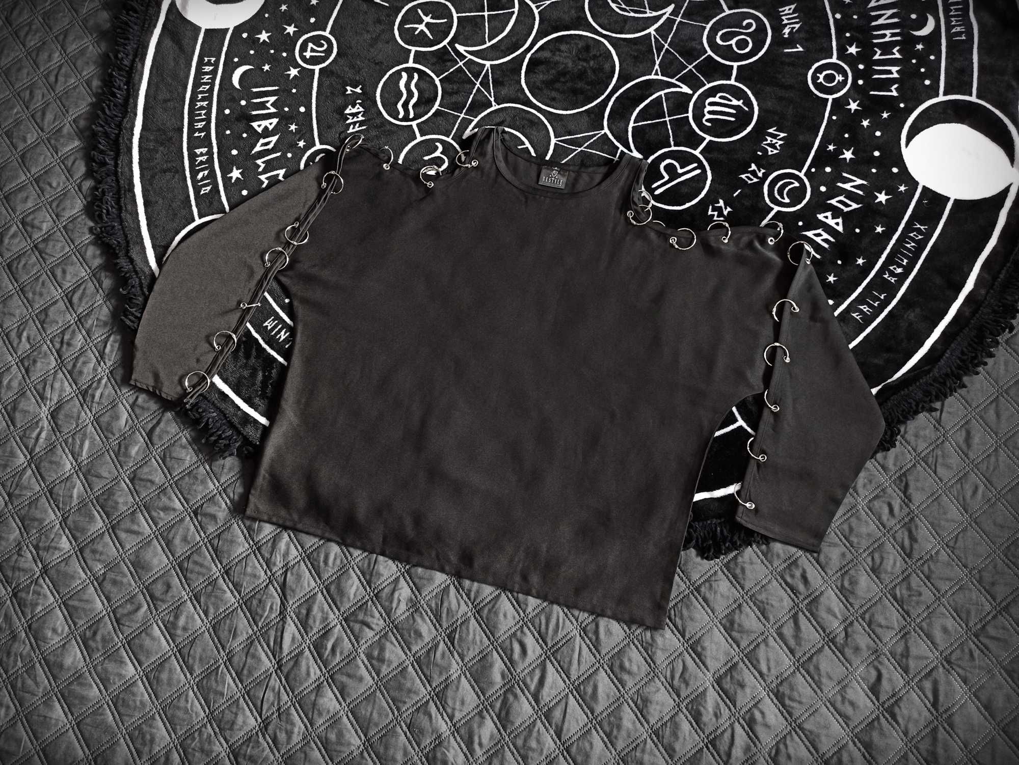 Czarna bluzka Restyle z obręczami alternative