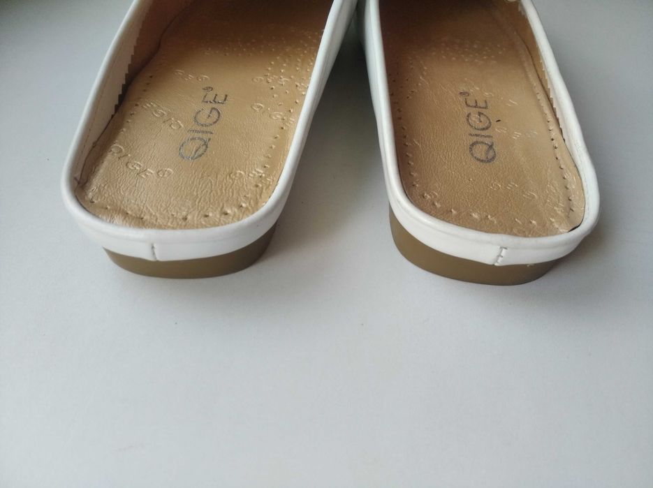 Шлепанцы женские с вышивкой