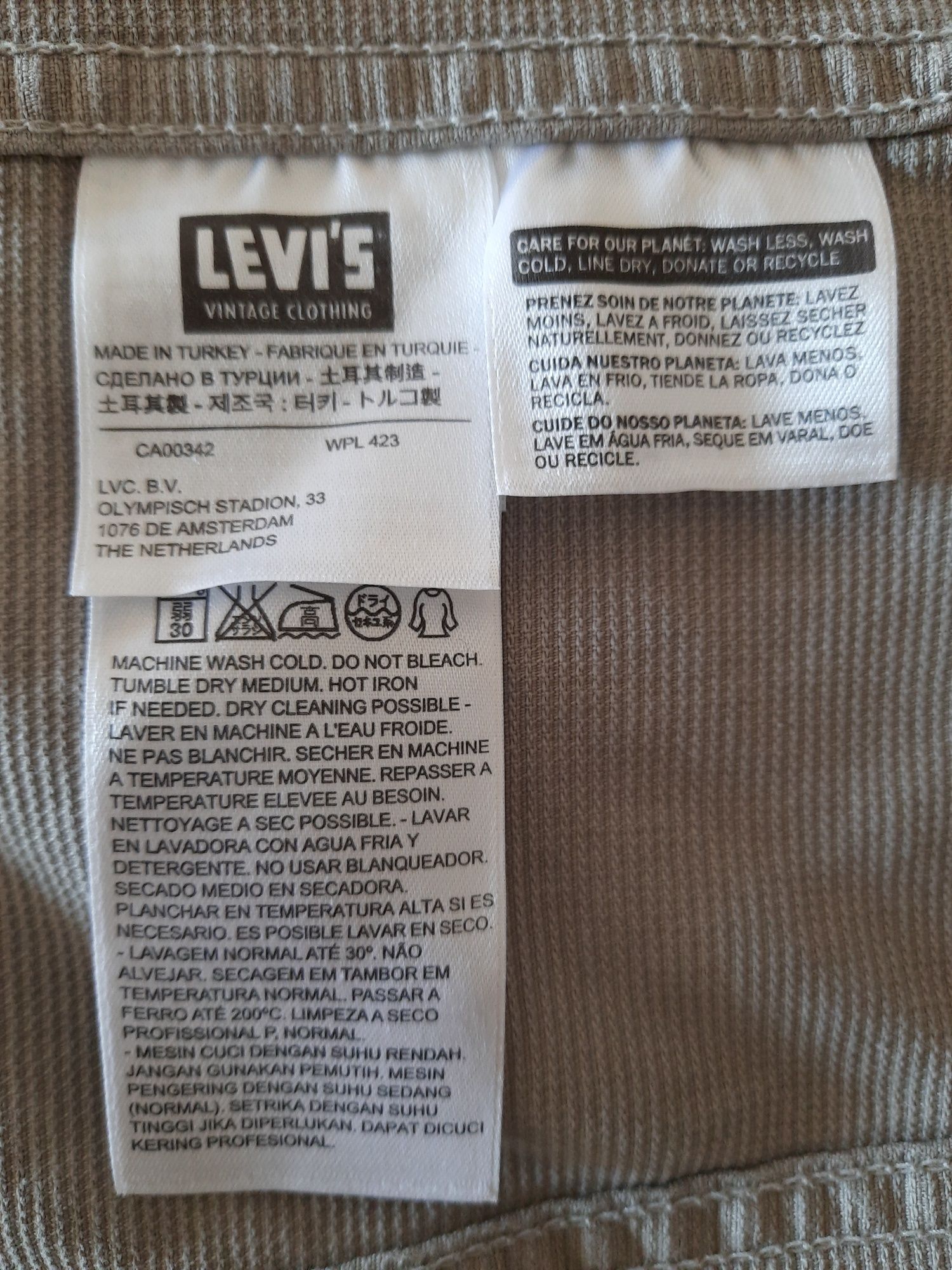 Куртка муж Levis 941 раз L (48-50),цена 1200 гр(оригинал,новая)