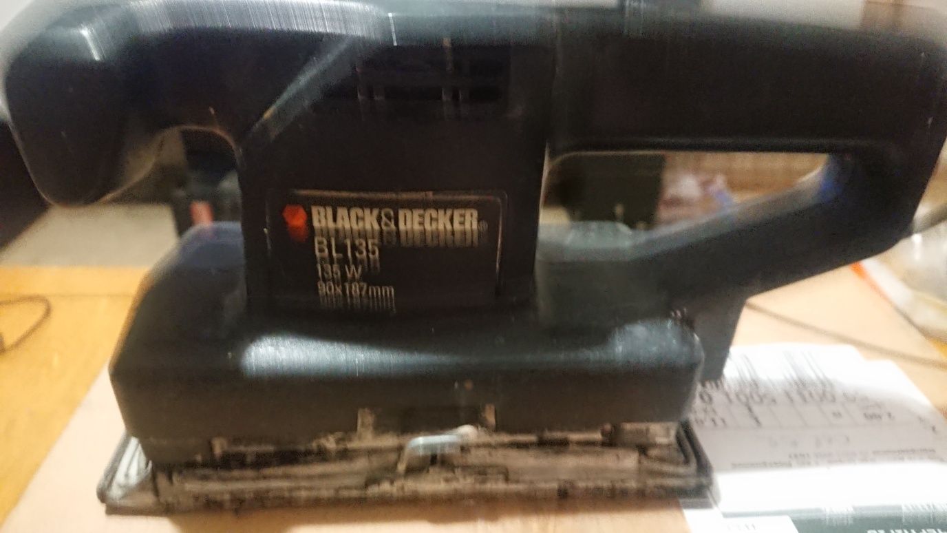 Шлиф машинка Black & Decker