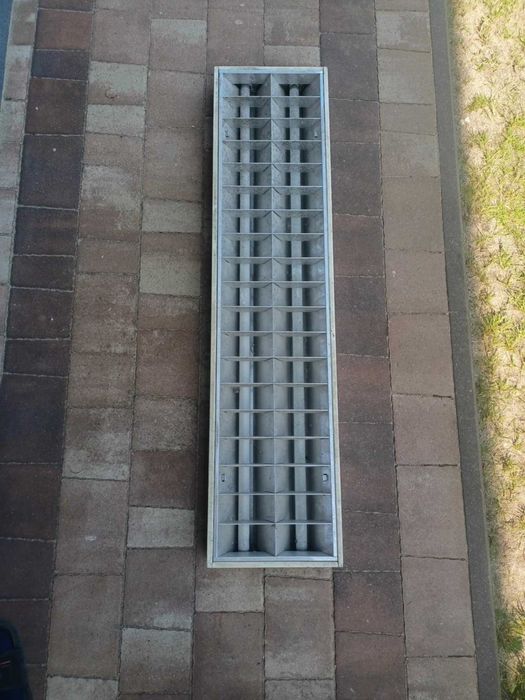 sprzedam lampy oświetleniowe garażowe posiadam 4 szt