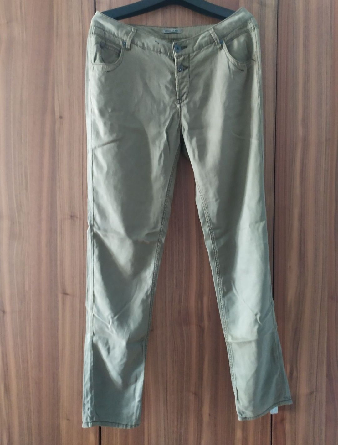 Nowe khaki spodnie chinos bojówki Garcia Jeans z Tkmaxx.