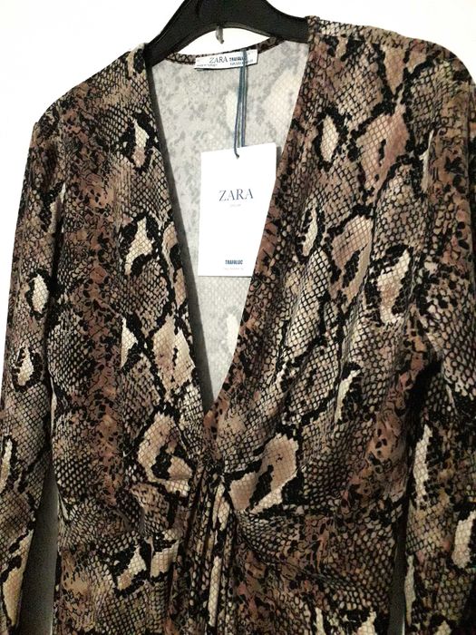 Vestido de tacto suave com padrão cobra da Zara T: M Novo