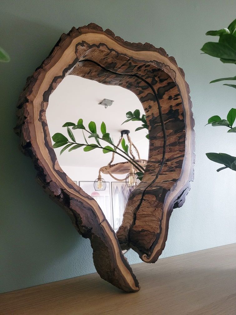Dekoracyjne lustro w plastrze orzecha włoskiego handmade