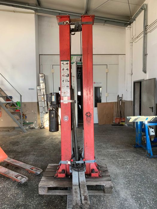 Podnośnik dwukolumnowy