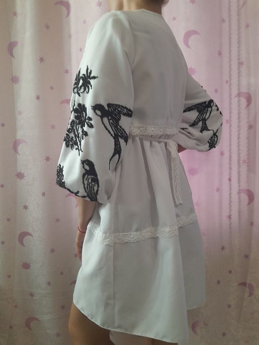 Сукня вишита бісером.