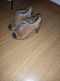 Sapatos de tacão alto dkode