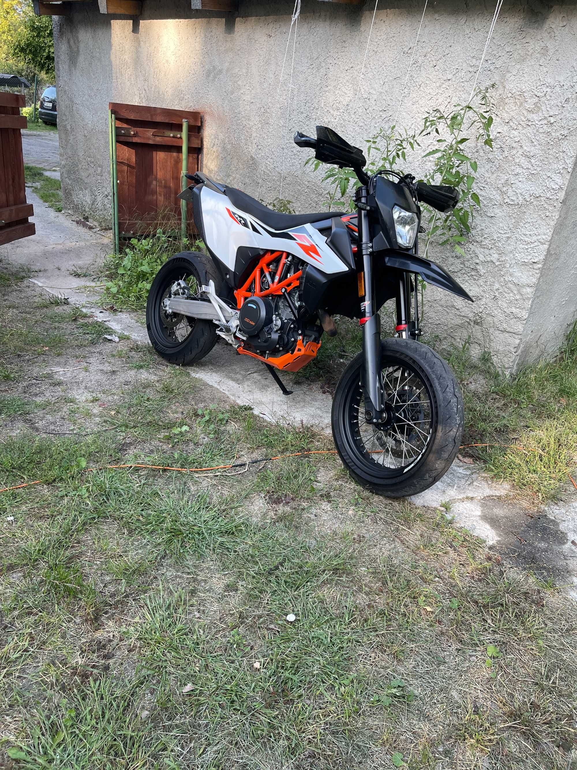 KTM 690 SMC-R 2020 rok