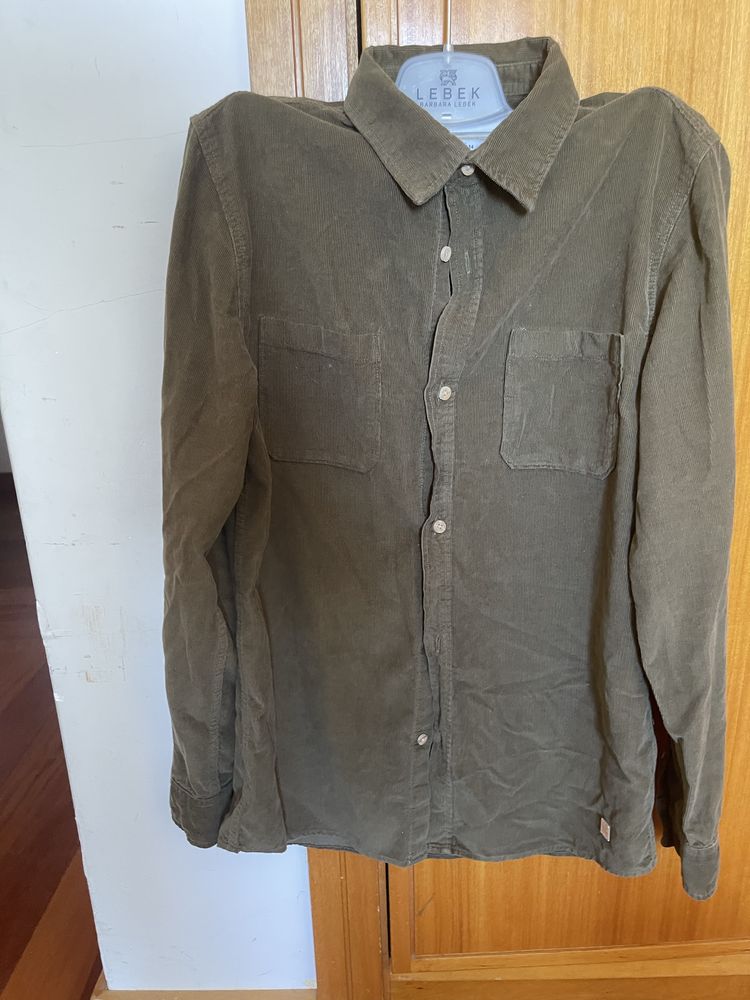2 camisas brancas Zara em algodao e algodao e linho e 1 de bonbazine .
