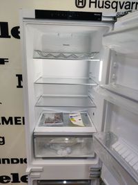 Вбудований холодильник Miele™ KD 7724 E ACTIVE. GERMANY. 2022рік.