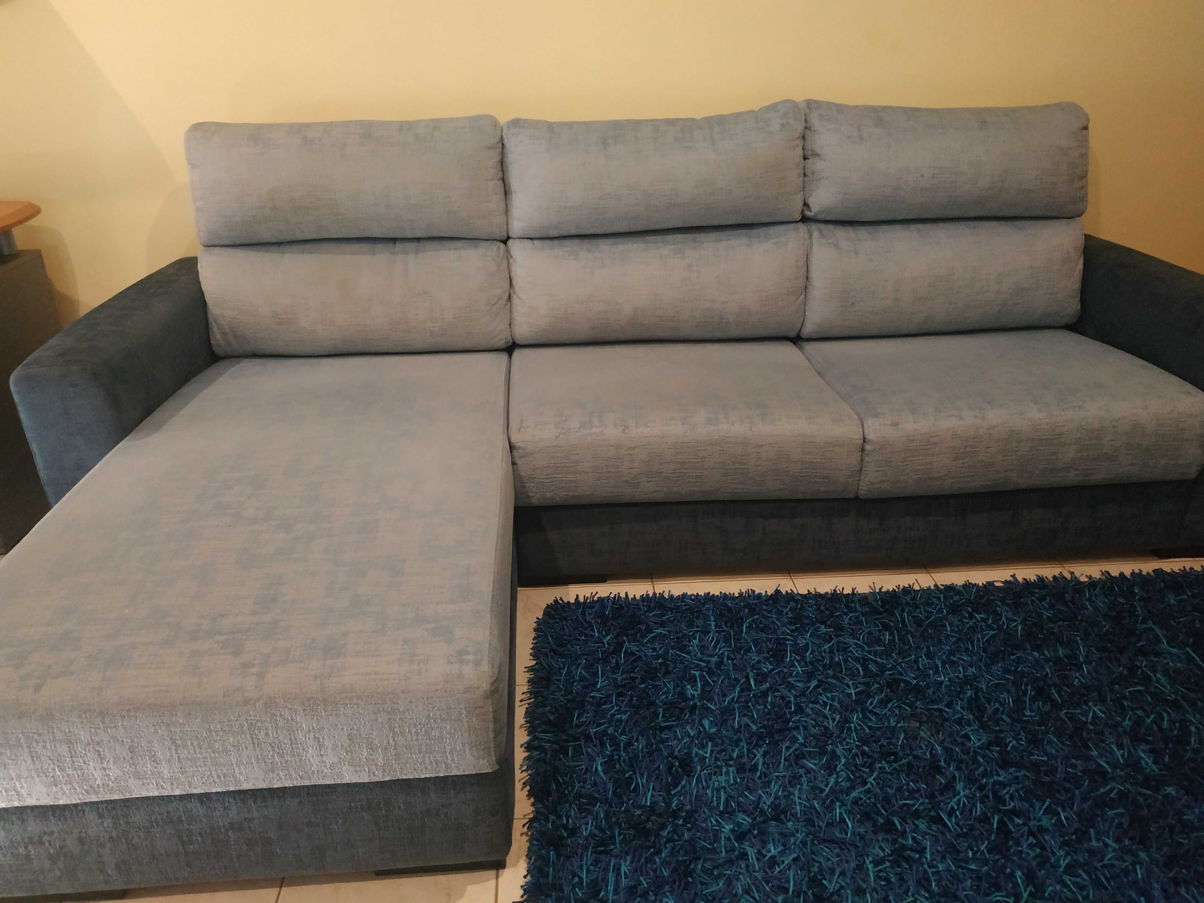 Sofá com chaise long