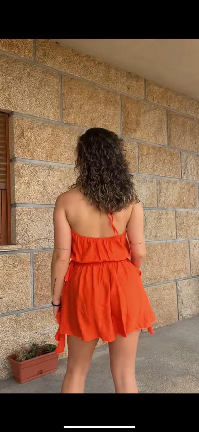 Conjunto laranja com folhos