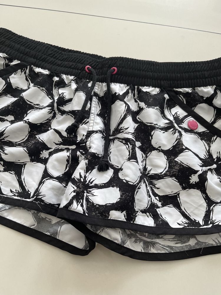 Nowe wzorzyste spodenki Fishbone rozmiar L