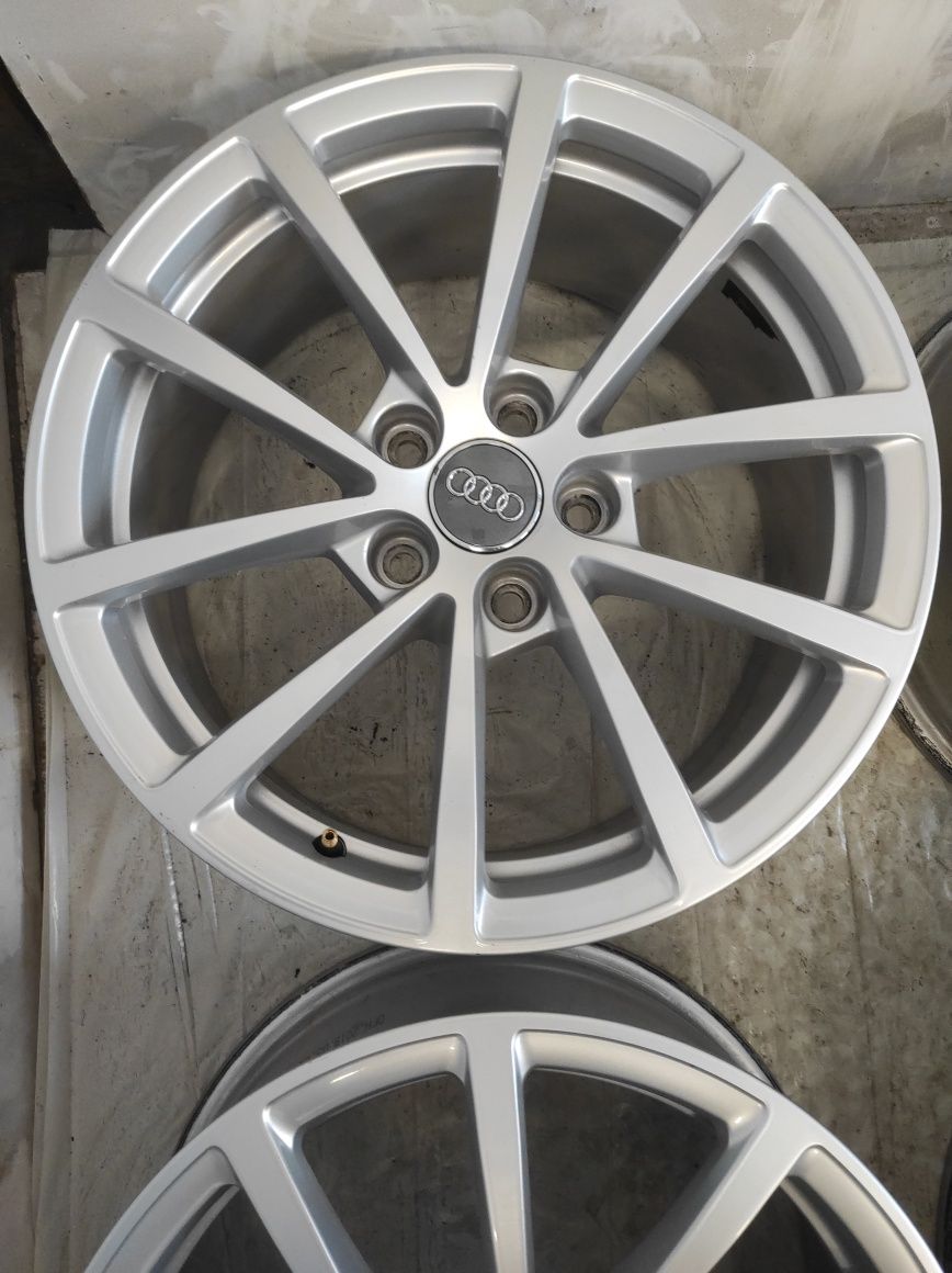 374 Felgi aluminiowe ORYGINAŁ AUDI R 17 5x112 otwór 66,6 Bardzo Ładne