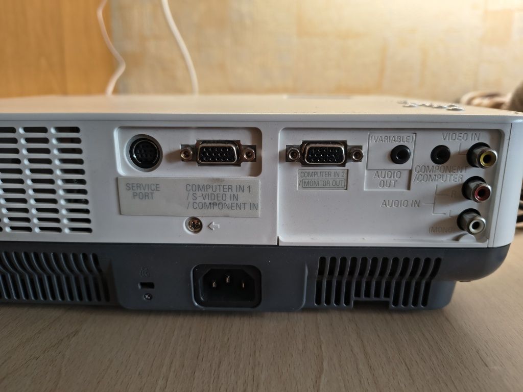 Projektor SANYO PLC-XW57