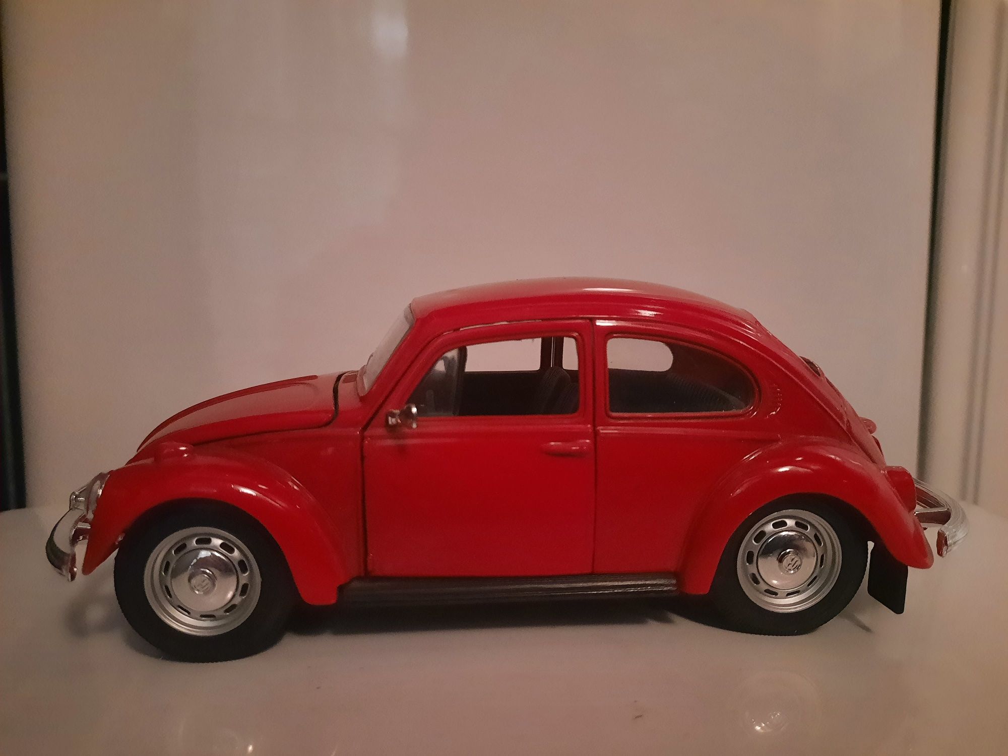 Auto Samochód Kolekcjonerski Volkswagen Beetle Garbus Maisto 1:24