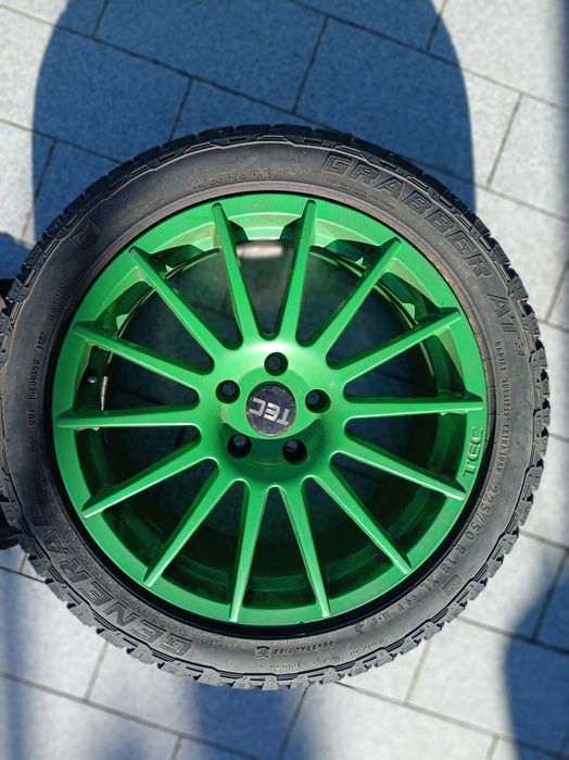 Jantes com pneus em bom estado