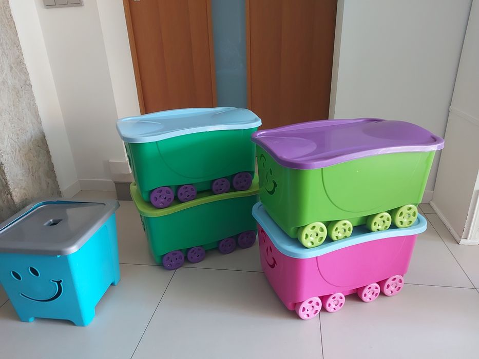 Zestaw pojemników na zabawki