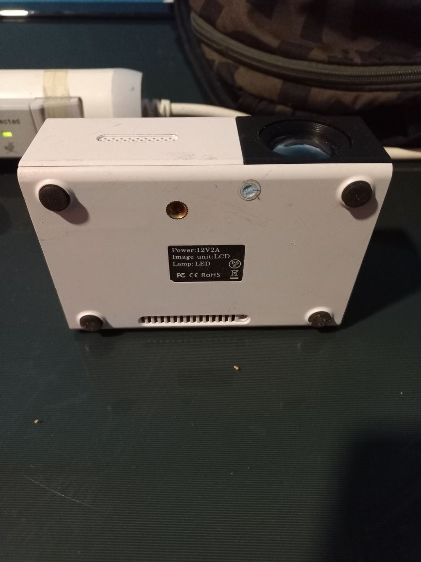 Vendi projector da para telemóvel também