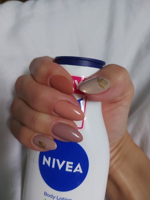 Манікюр,  педикюр,  нарощування