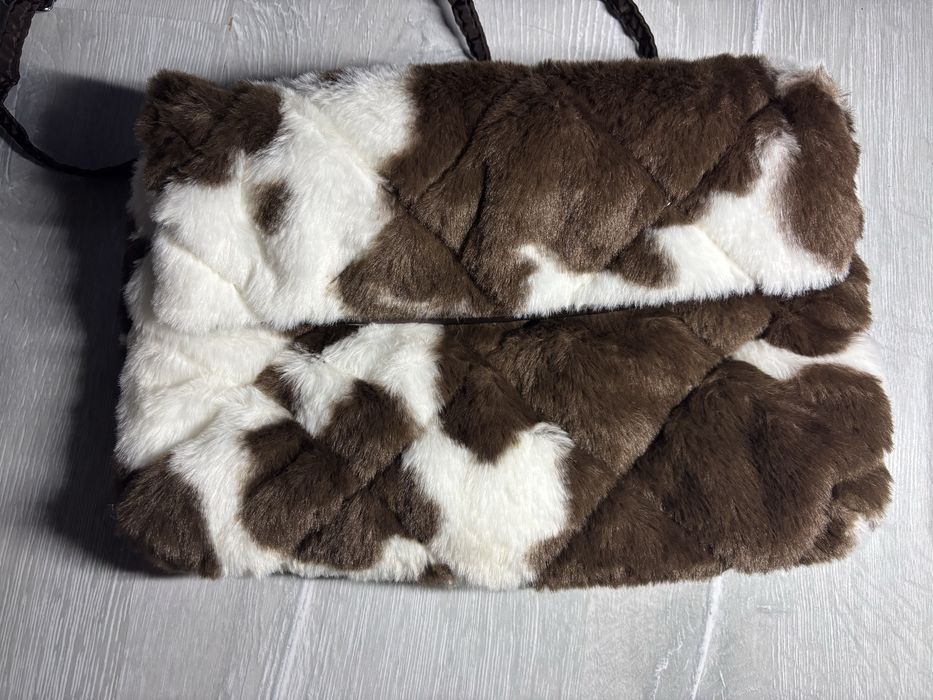 Трендова Пухнаста сумка з принтом коровка