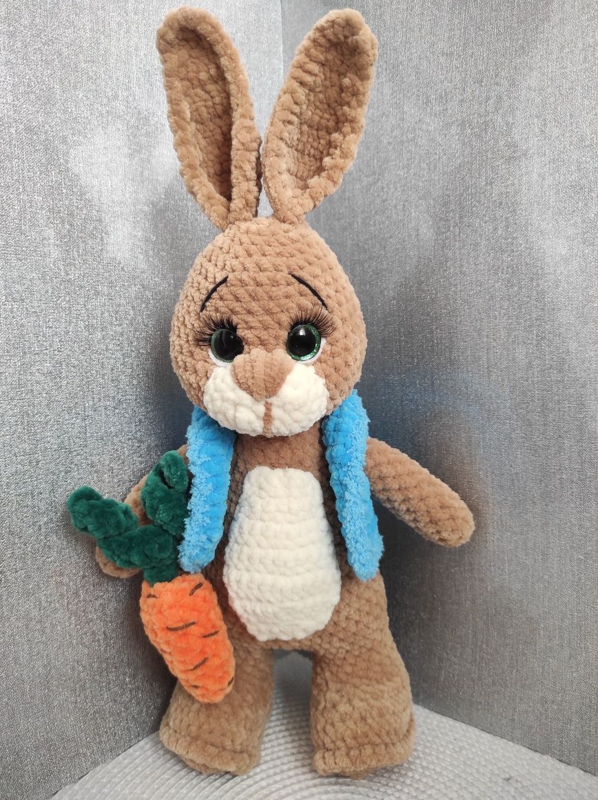 В'язаний кролик амігурумі+ морквинка в подарунок