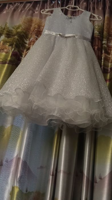 Платье карнавальное Снежинки, Принцессы. Рост от 110-до 130см