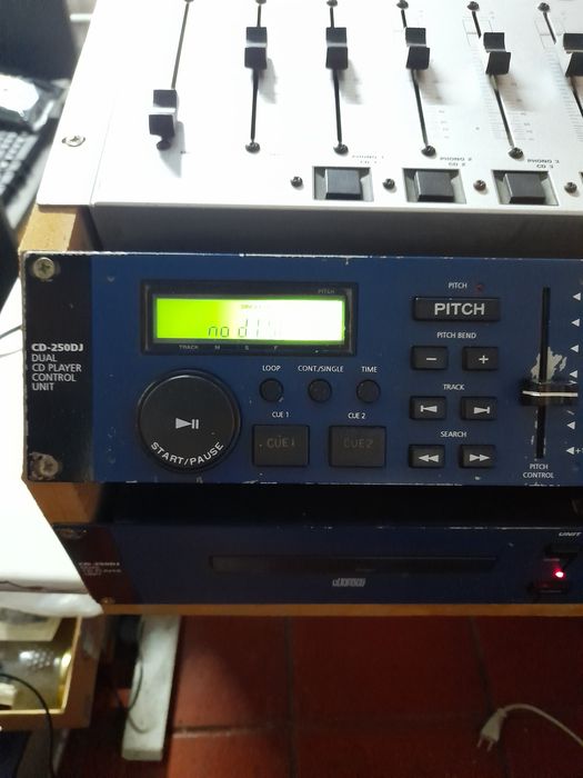 Behringer Pro Mixer DX 1000 / Stage Cdmix Twin
