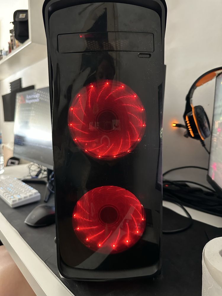 Monitor AOC 60Hz e Pc gamer