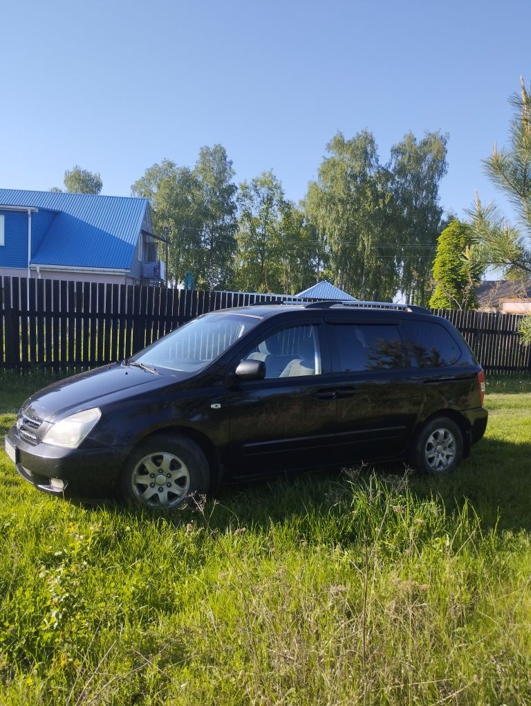 Продам машину kia carnival