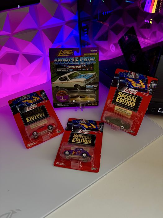 Розпродаж Hot Wheels Premium, Johnny Lightning
