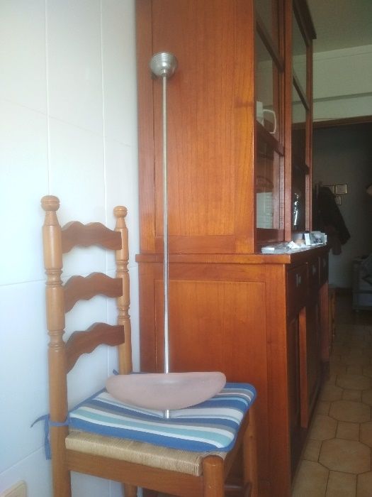 Candeeiro de teto antigo, com globo de vidro opalino