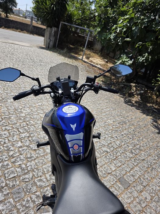 Yamaha MT03 com extras