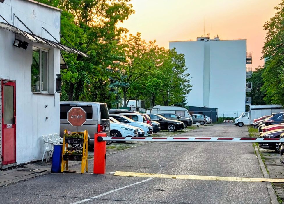 Parking strzeżony Zimowanie przyczep kempingowych kamper bus camper