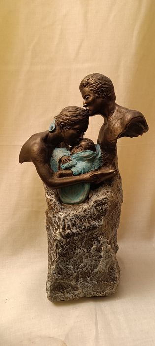 Estatueta pais com bebé