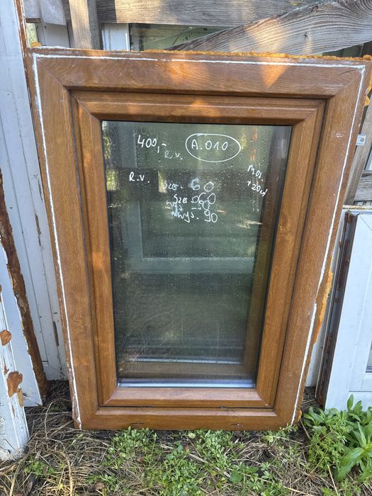 1x okno plastikowe 60x90 zloty dab obustronne (lazienka, skrytka, braz