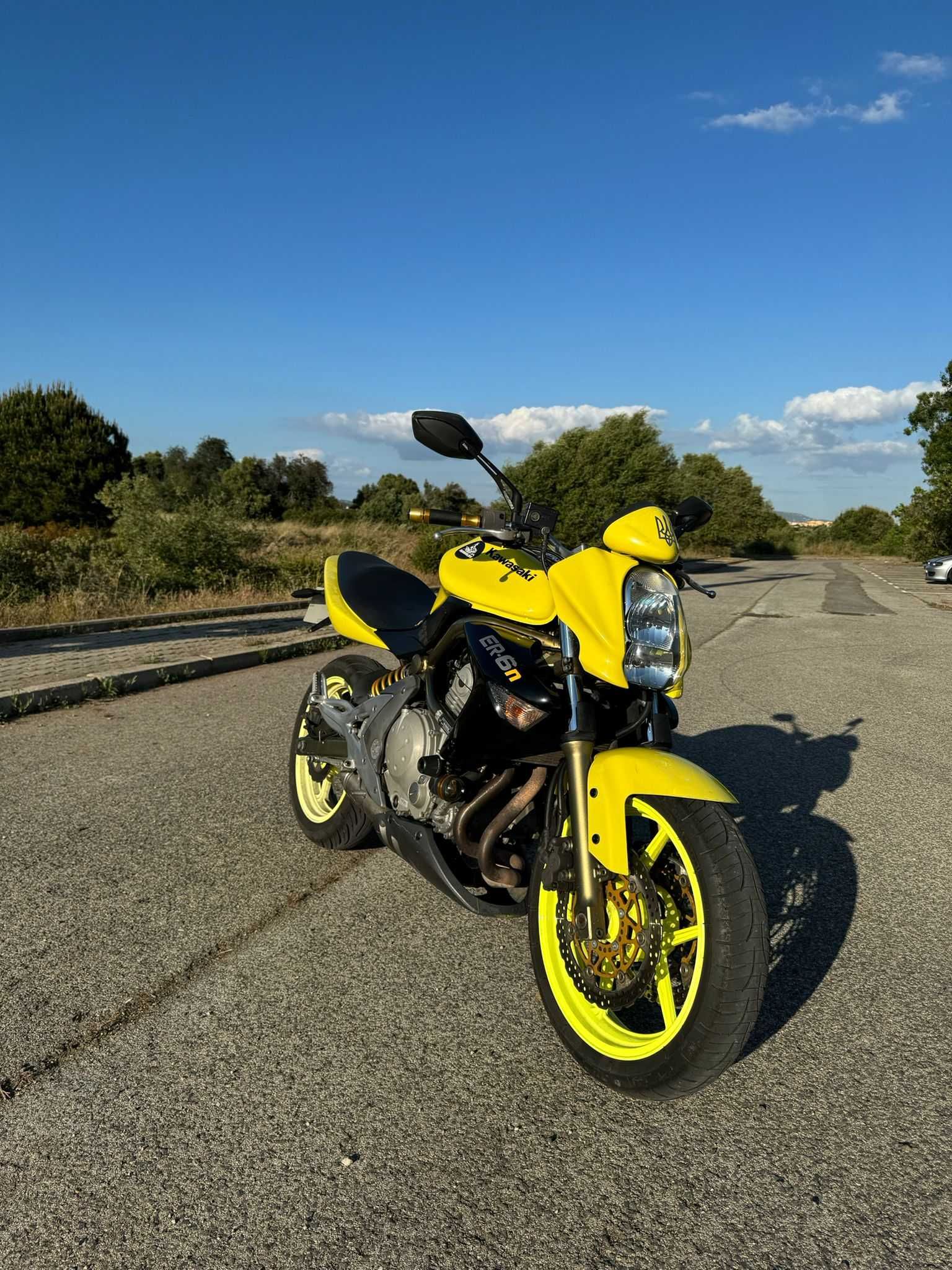 Kawasaki ER-6N revisão recente