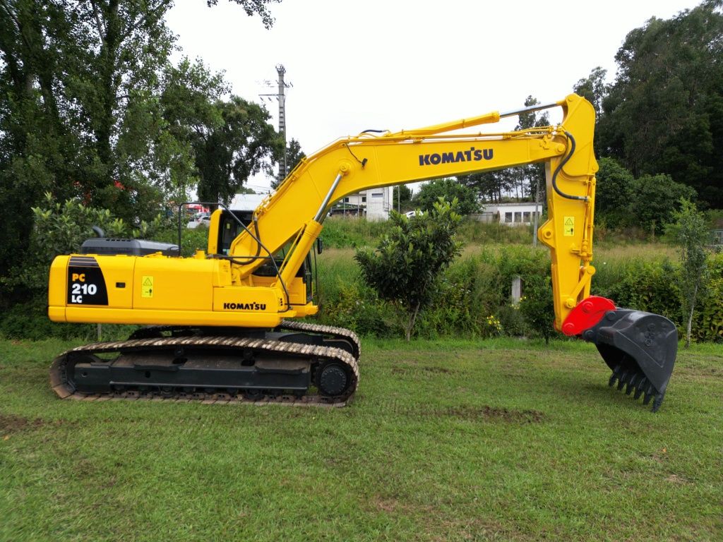 Escavadora komatsu pc 210