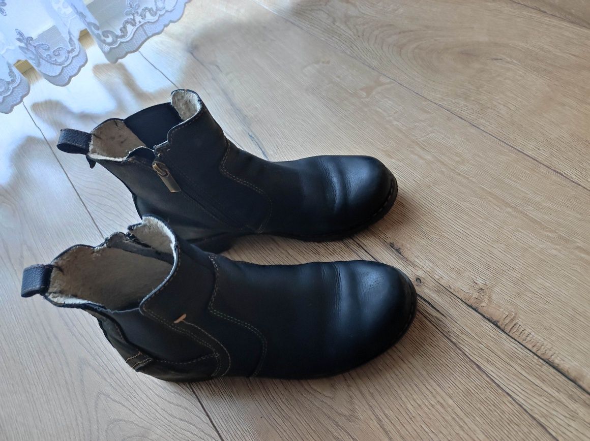 Botki skórzane Lasocki.