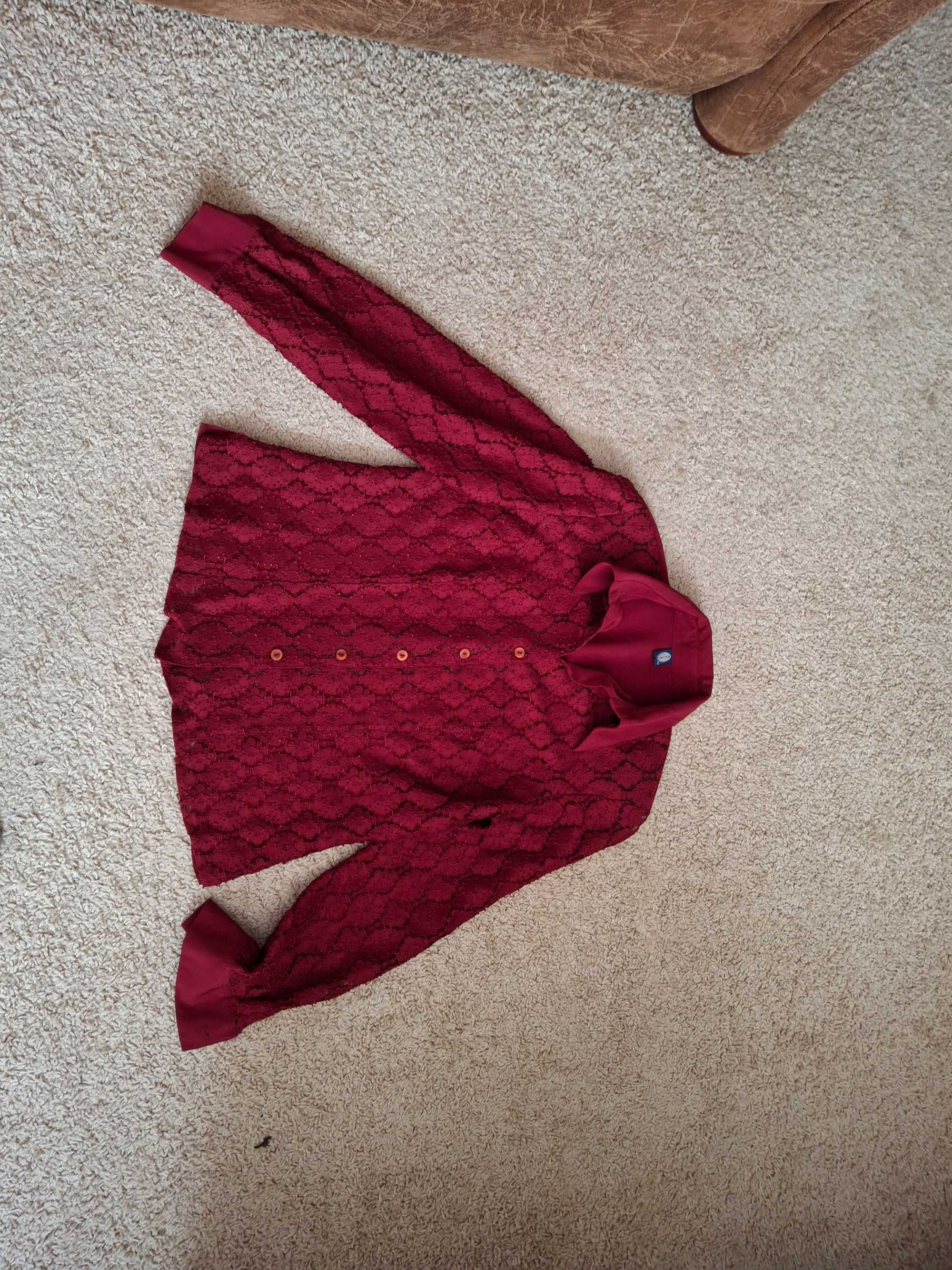 Bluza damską koloru bordowego