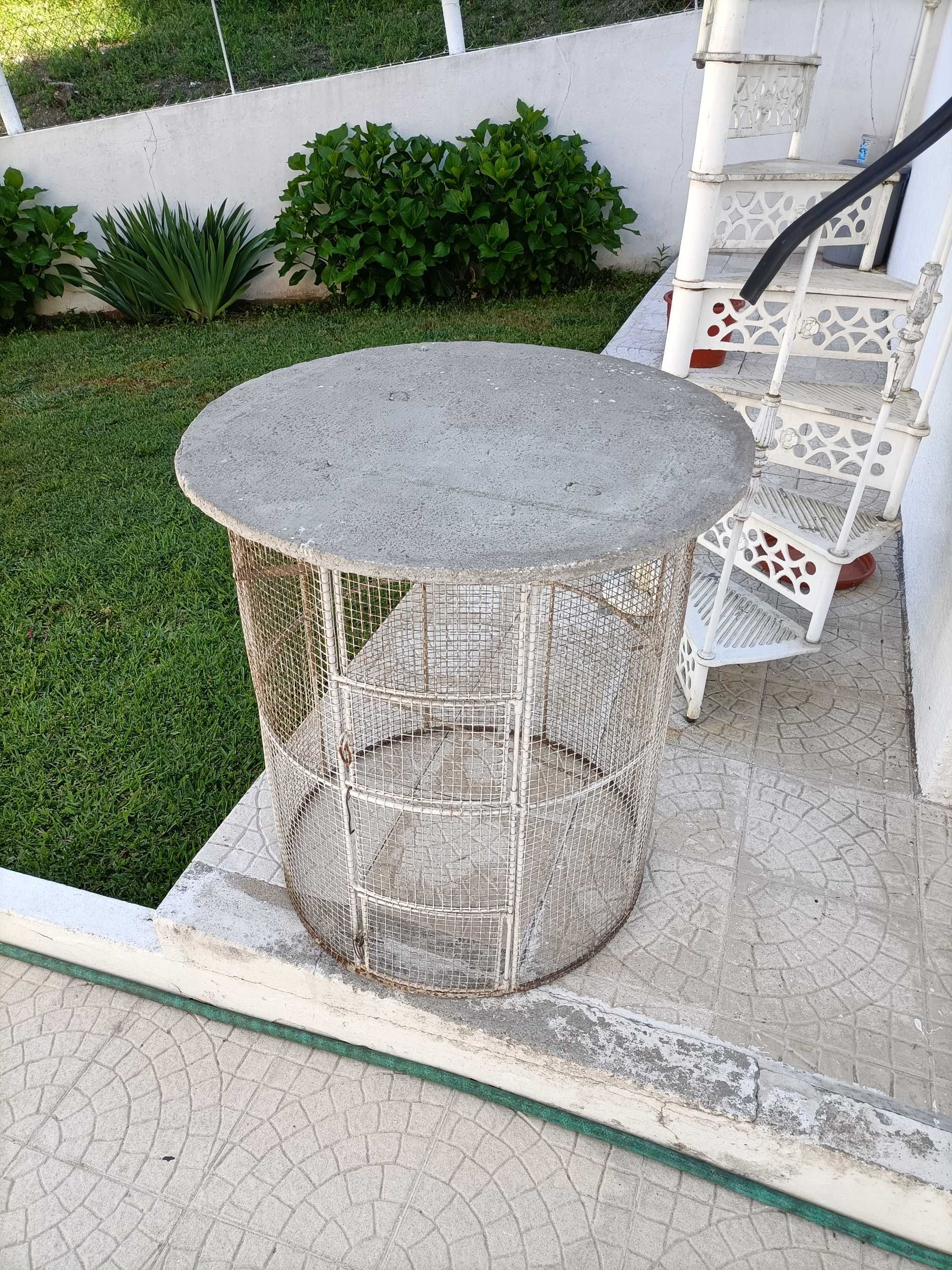 Gaiola grande para pássaros