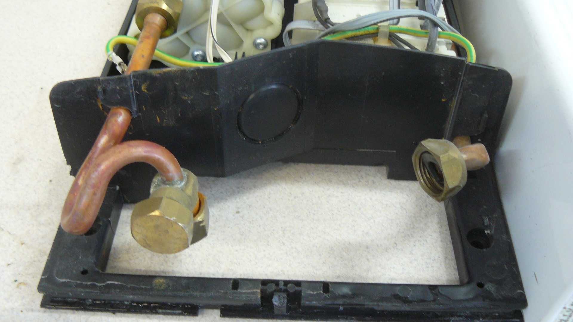 Podgrzewacz przepływowy AEG Basis Elektroniczny DDLE 24