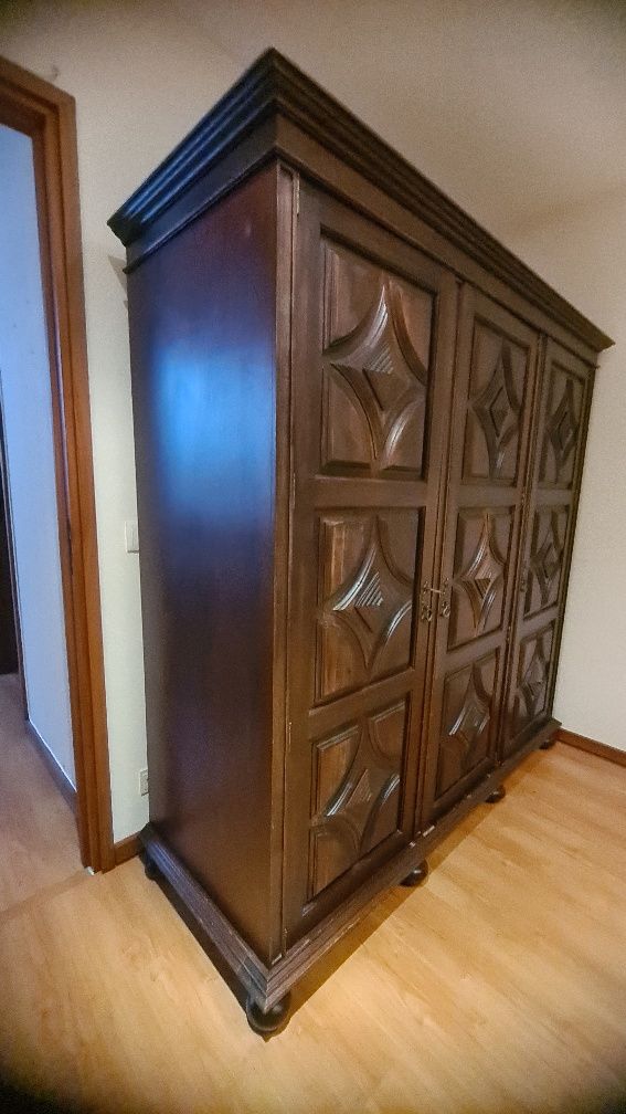 Guarda fatos de quarto