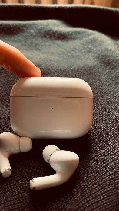 Продам оригінальні. airpods pro 2 як нові