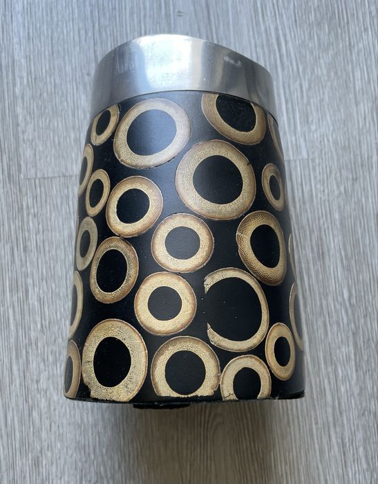 Peça Decorativa com Bambu Incrustado e Acabamento Metálico