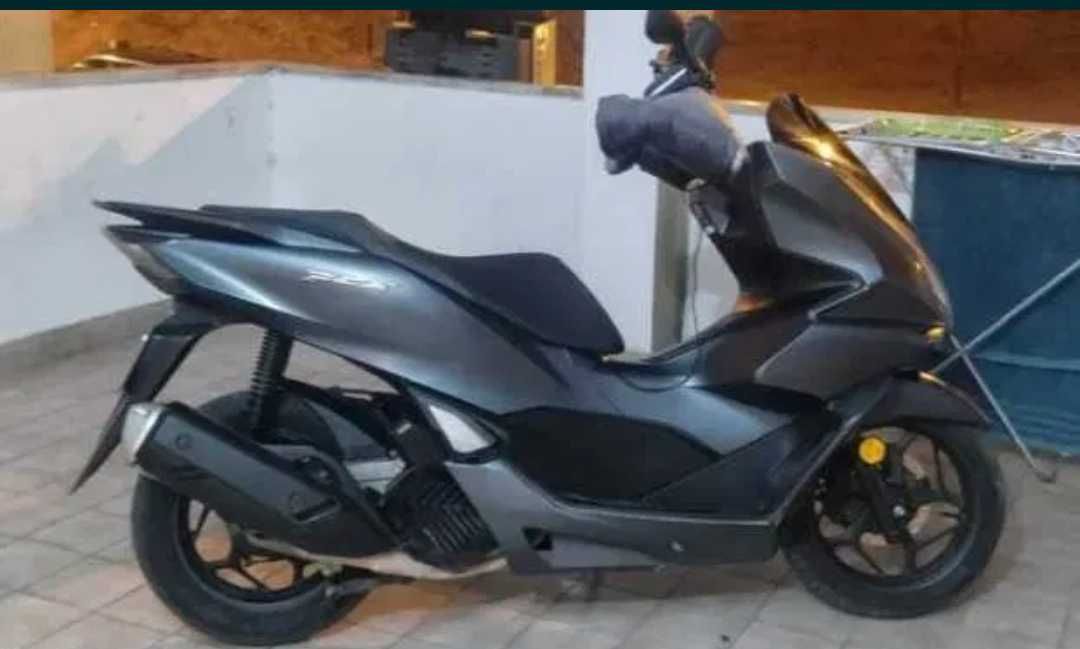 Pcx 2014 com 2 pneus em bom estado