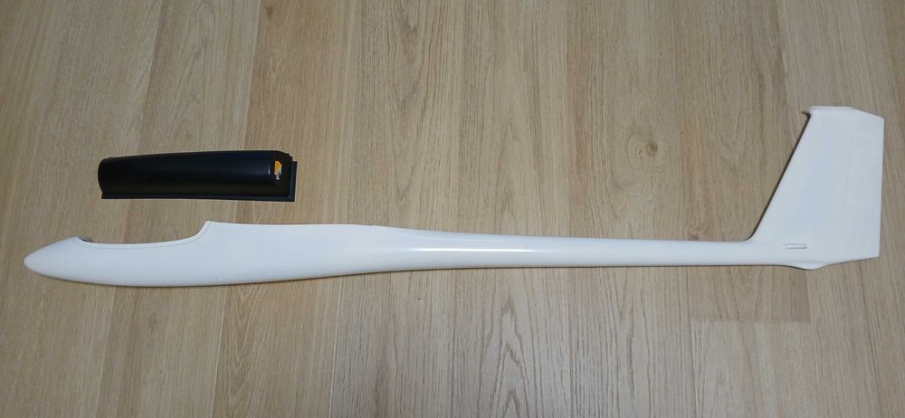 Kadłub modelu szybowca motoszybowca z kabiną firmy Hacker