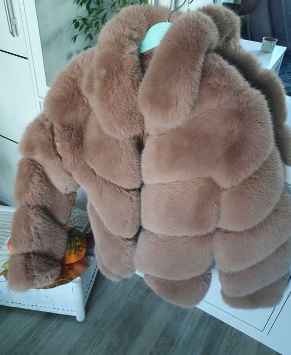 Prześliczne sztuczna futerko rozm. M-L, polecam